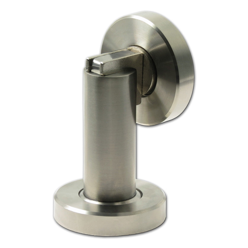 Magnet-Türfeststeller aus Edelstahl. Er besteht aus einem an Boden oder Wand zu befestigenden Feststeller mit integriertem Magnet und einer magnetischen Anschlagplatte. Die Schraubenlöcher werden an beiden Teilen von den mitgelieferten Abdeckkappen verdeckt.