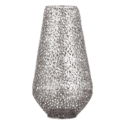 Dieses Boden - Windlicht ist für Kerzen geeignet und besteht aus Metall, in der Färbung Antiksilber beschichtet mit tollen eckigen Stanzmustern