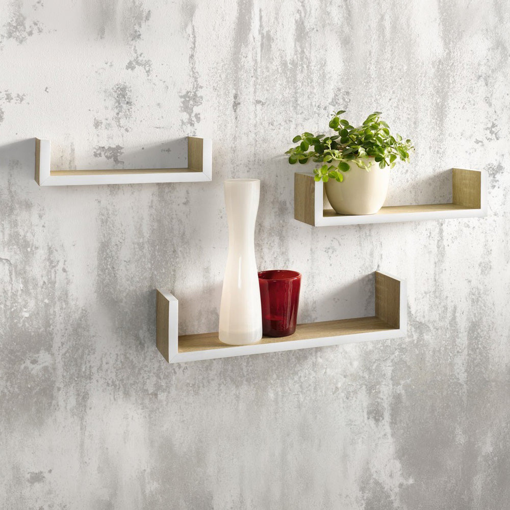 Wandregal 3er Set aus Naturholz sind in trendig, schlichtem Kontrastdesign und in natürlicher Holzoptik hergestellt. Das Holz ist furniert und mit kräftig weiß lackierten Kanten versehen. 