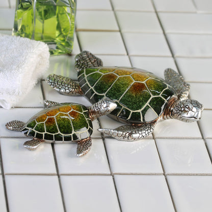 Schildkröte "Josie" aus Kunstharz in grün-silber beschichtet. 