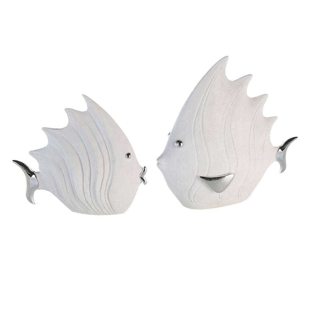 Die Figur "Fisch" in weißer Stein-Optik ist aus Kunstharz gefertigt. Durch die silberne Färbung von Augen, Mund und Flossen wurden tolle Akzente gesetzt. 