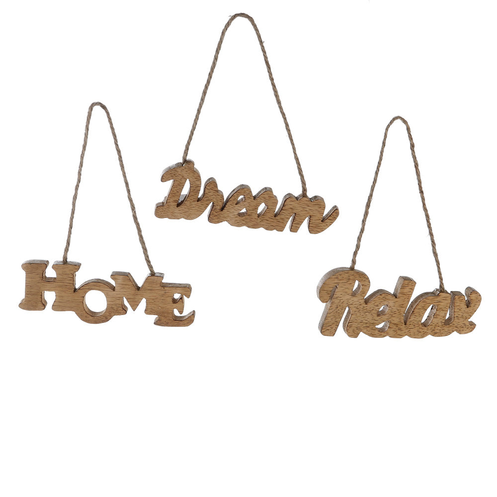 Deko Schriftzug-Hänger "Relax", "Home" & "Dream" sind aus dem naturbelassenen Holz des Mangobaumes gefertigt und verfügen über eine Kordel zum Aufhängen.