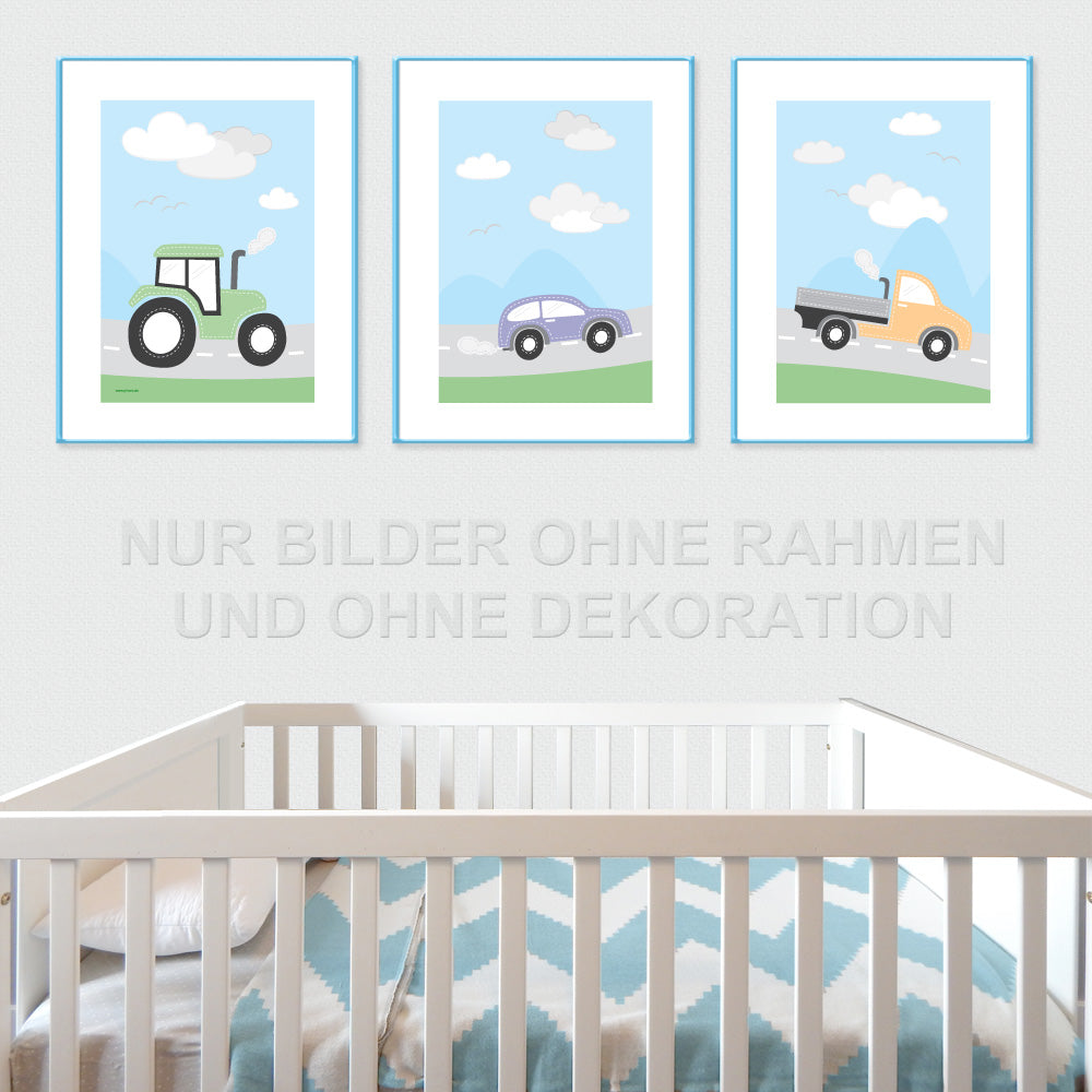 poster set "fahrzeuge", 3 verschiedene motive (traktor, auto und lkw), bunte optik, in kinderzimmer auf grauer tapete
