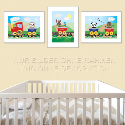 posterset "abenteuerreise", 3 verschiedene motive (faultier, reh, panda und affe in eisenbahn), bunte optik, in kinderzimmer auf gelber tapete