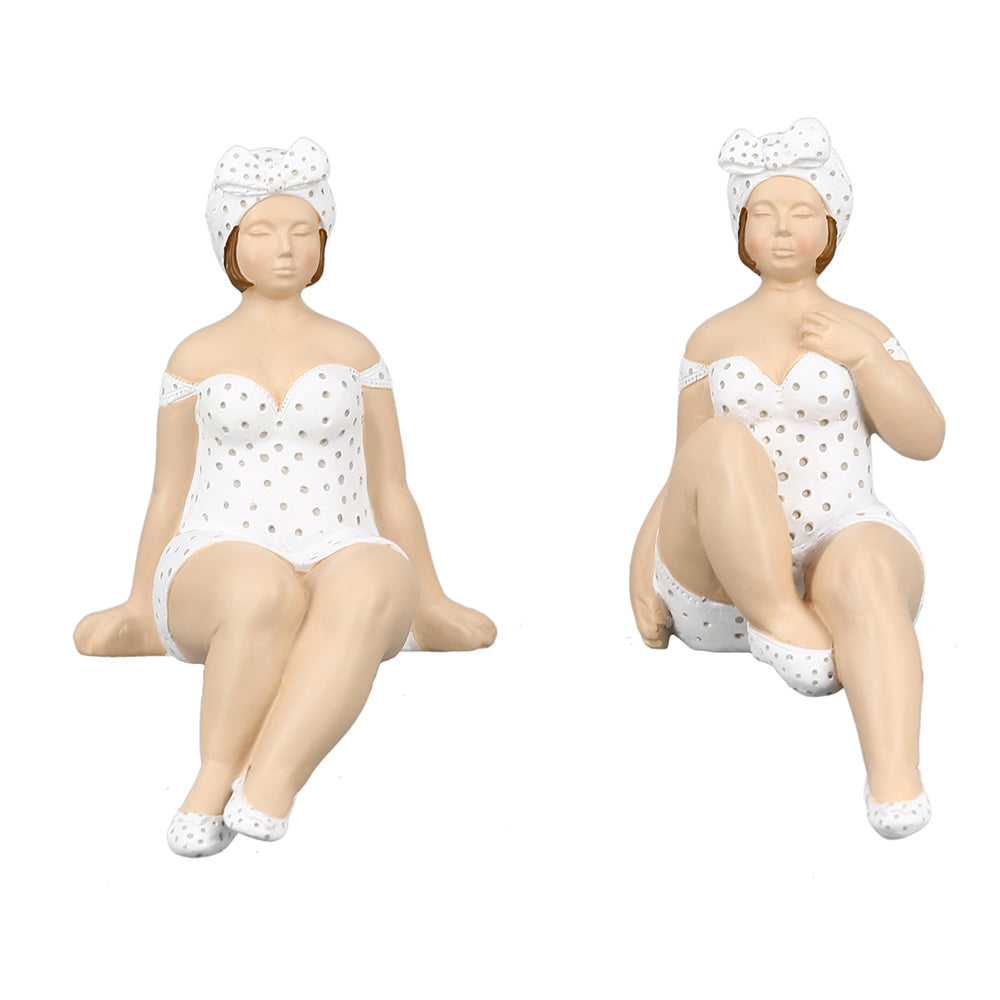2er Set Figuren "Becky" in nostalgischer Badekleidung weiß mit grauen Punkten, Figuren in sitzender Haltung - perfekt als Kantensitzer.