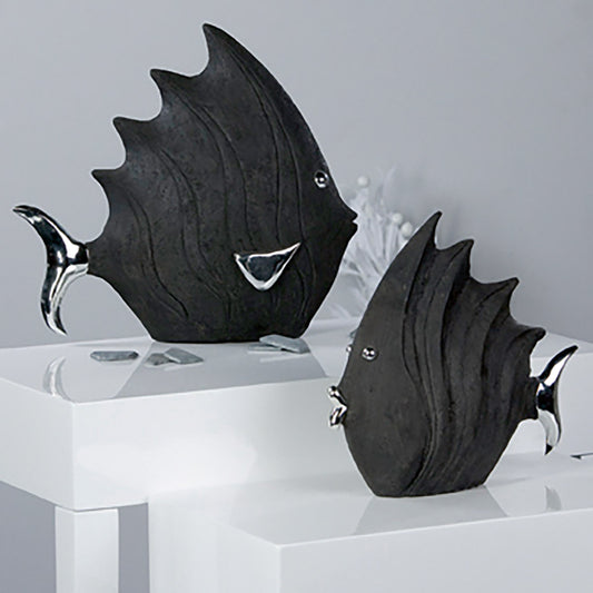 Die Figur "Fisch" in schwarzer Stein-Optik ist aus Kunstharz gefertigt. Durch die silberne Färbung von Augen, Mund und Flossen wurden tolle Akzente gesetzt. 