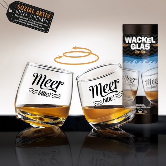 Wackelglas „Meer bitte“, 2er Set, die Gläser haben einen abgerundeten Boden, der ihnen eine wackelige Stabilität verleiht. Die Gläser sind mit der Aufschrift "Seegang" versehen. Diese Wackelgläser sind aus hochwertigem Glas gefertigt und haben ein Fassungsvermögen von 200 ml.