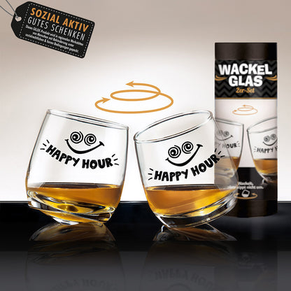 Wackelglas „Happy Hour“, 2er Set, die Gläser haben einen abgerundeten Boden, der ihnen eine wackelige Stabilität verleiht. Die Gläser sind mit der Aufschrift "Seegang" versehen. Diese Wackelgläser sind aus hochwertigem Glas gefertigt und haben ein Fassungsvermögen von 200 ml.