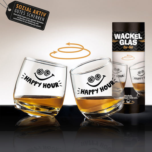Wackelglas „Happy Hour“, 2er Set, die Gläser haben einen abgerundeten Boden, der ihnen eine wackelige Stabilität verleiht. Die Gläser sind mit der Aufschrift "Seegang" versehen. Diese Wackelgläser sind aus hochwertigem Glas gefertigt und haben ein Fassungsvermögen von 200 ml.