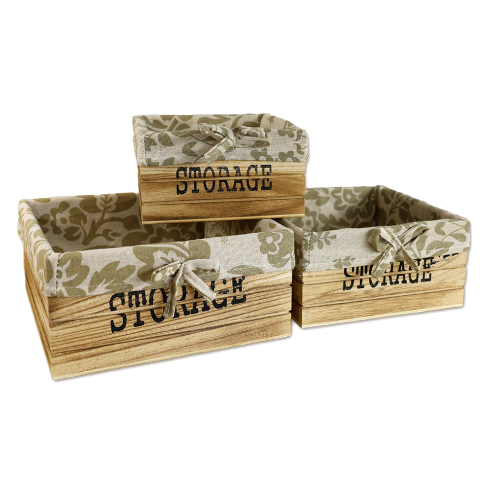 aufbewahrungskörbe aus braunem holz mit der aufschrift storage und mit beige gemusterter leinenstoffeinlage. 3er set in drei unterschiedlichen größen, rechteckig ohne deckel