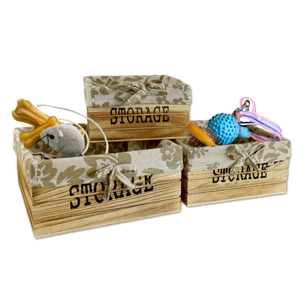 aufbewahrungskörbe aus braunem holz mit der aufschrift storage und mit beige gemusterter leinenstoffeinlage. 3er set in drei unterschiedlichen größen, rechteckig ohne deckel