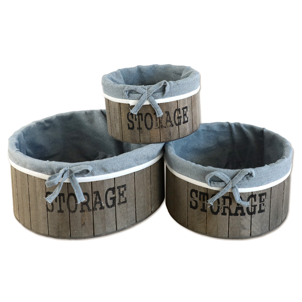 aufbewahrungskörbe aus braunem holz mit der aufschrift storage und mit grauer leinenstoffeinlage. 3er set in drei unterschiedlichen größen, rund ohne deckel