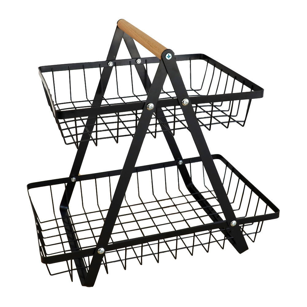 DECCARO Obstkorb/Etagere aus Metall, 2-stöckig, schwarz. Dreieckige Form mit zwei Metallgitter Etagen die unterschiedlich lang sind und hellem Holzgriff am oberen, eckigen Ende.