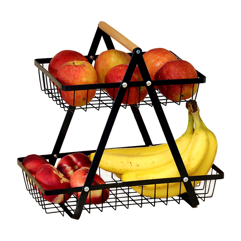 DECCARO Obstkorb/Etagere aus Metall, 2-stöckig, schwarz. Dreieckige Form mit zwei Metallgitter Etagen die unterschiedlich lang sind und hellem Holzgriff am oberen, eckigen Ende.