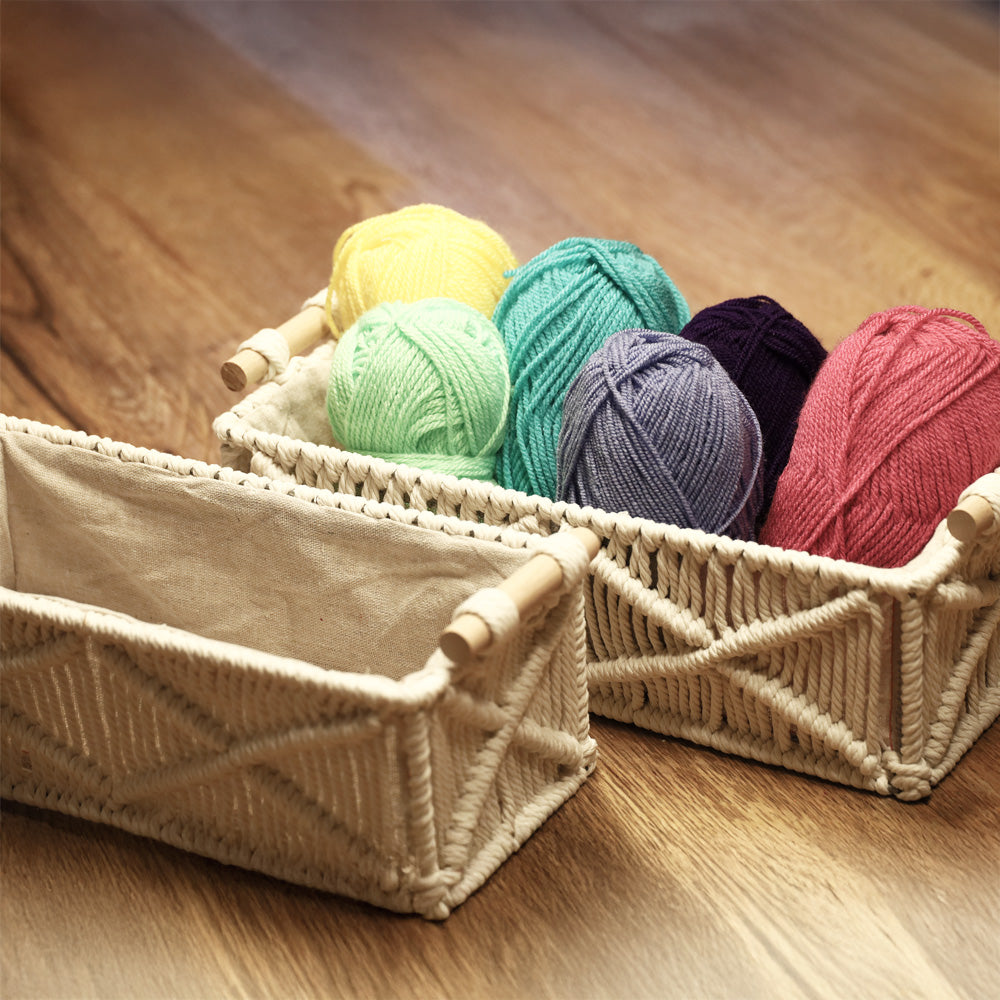 DECCARO Aufbewahrungskorb-Set, 2-teilig in zwei unterschiedlichen Größen. Körbe aus cremefarbenem Baumwollgeflecht im geometrischen Design mit zwei an der kurzen Seite angebrachten stabilen Holzgriffen und herausnehmbaren cremefarbenem Stoffseinsatz