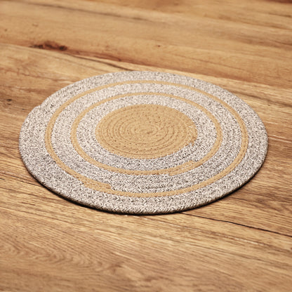 DECCARO Platzset Circle, 2er Set, rund aus geflochtener Baumwolle, mit kreisförmigen Mustern in grau-ocker-weiß.
