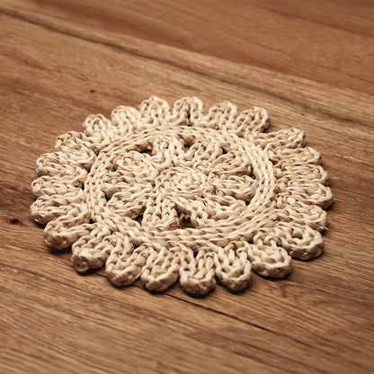 DECCARO Tischset Straw, klein (29 cm Durchmesser) aus Rohrkolben (Naturmaterial). Handgearbeitetes, florales Muster, warmer Beigeton