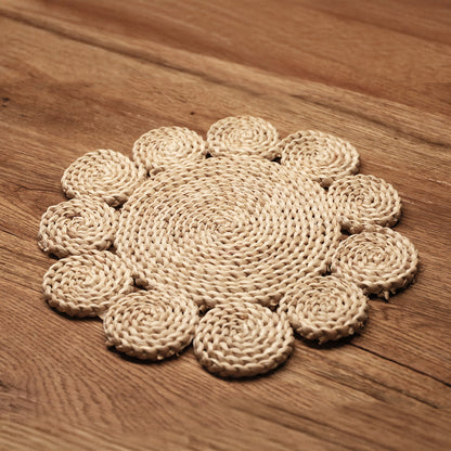 DECCARO Tischset Straw, groß (35 cm Durchmesser) aus Rohrkolben (Naturmaterial). Handgearbeitetes, florales Muster, warmer Beigeton