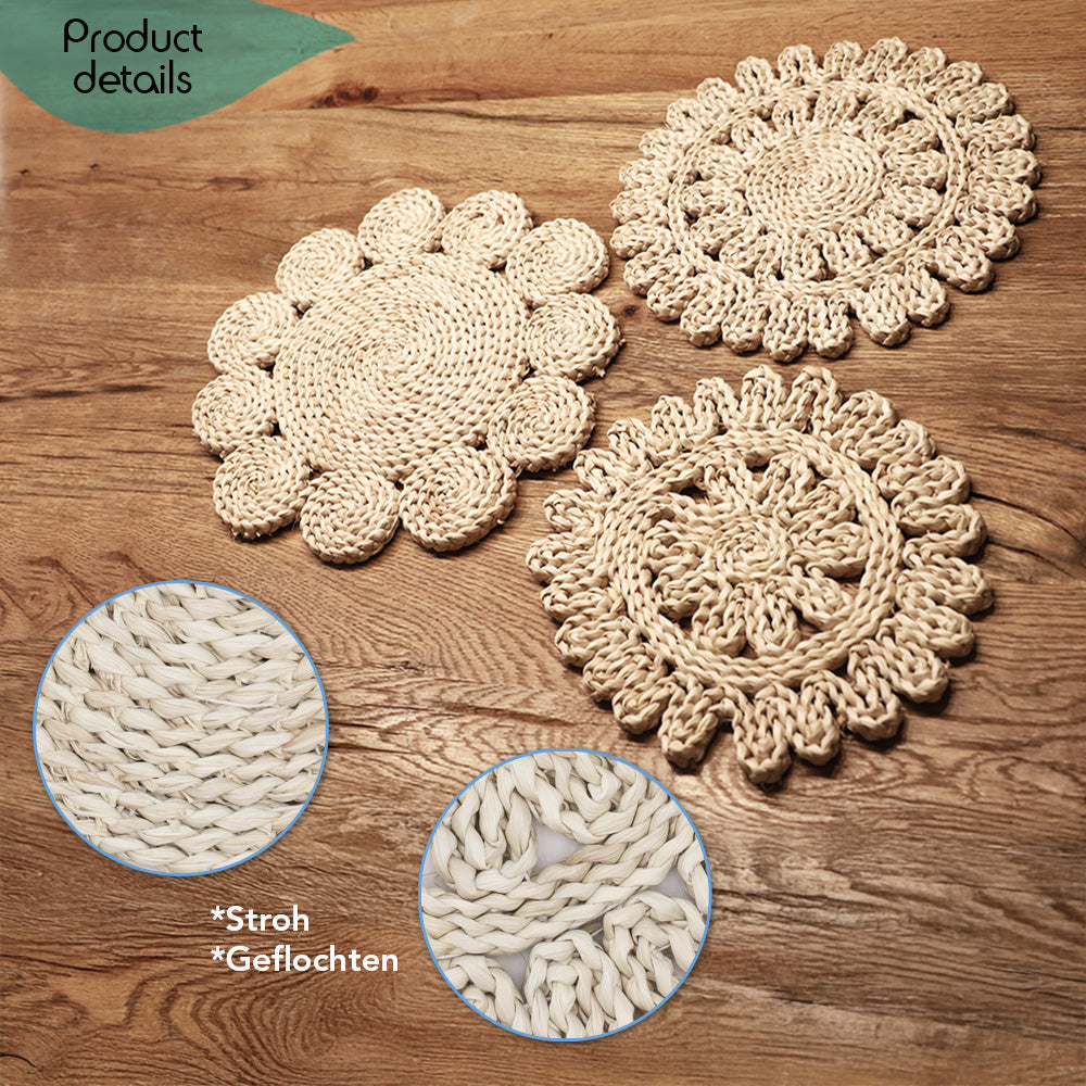DECCARO Tischset Straw, 3er Set mit allen drei Größen (klein, mittel, groß) aus Rohrkolben (Naturmaterial). Handgearbeitetes, florales Muster, warmer Beigeton