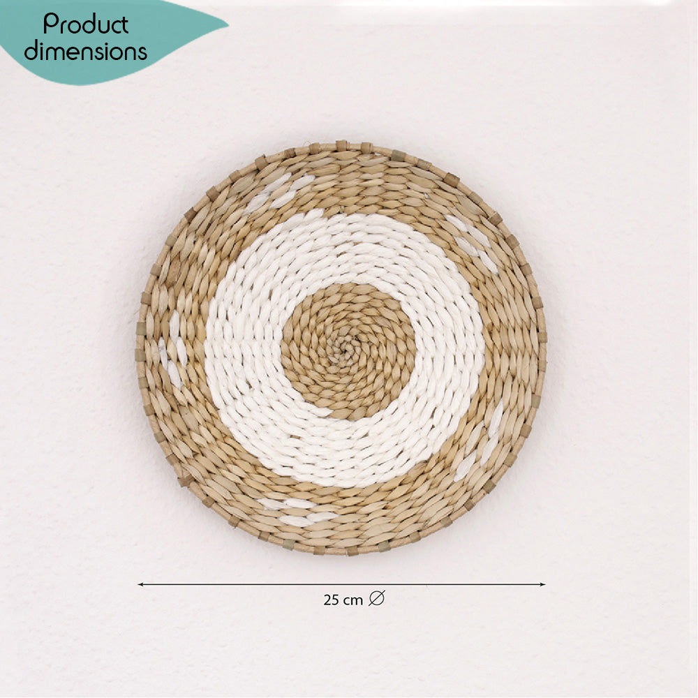 Deccaro Wandkorb Boho Luna weiß, klein, beige/weiß gestreift. Außen und innen beige und mittig ein weißer ring, Durchmesser 25 cm