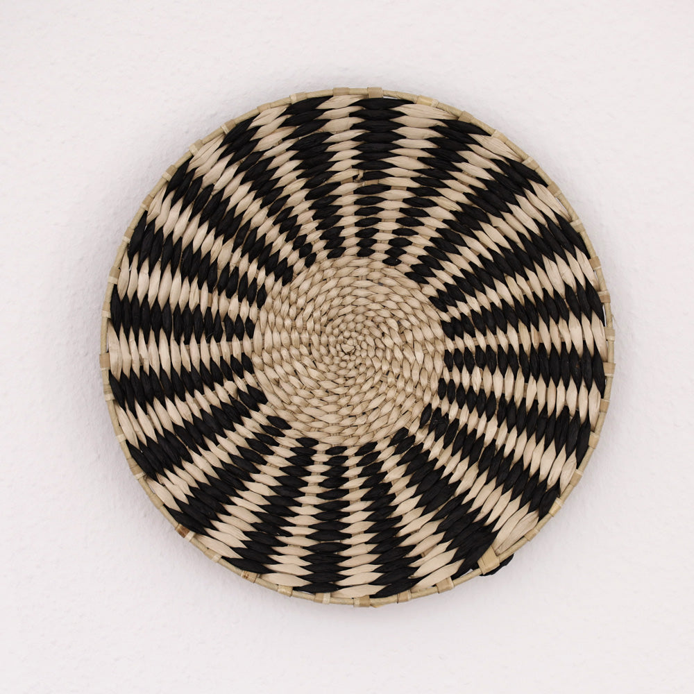 Deccaro Wandkorb Boho Sun, mittel, beige/schwarz gestreift. innen beige, der restliche korb ist beige/schwarz in form ähnlich sonnenstrahlen