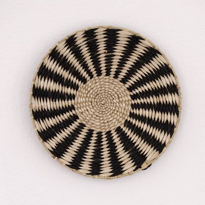 Deccaro Wandkorb Boho Sun, mittel, beige/schwarz gestreift. innen beige, der restliche korb ist beige/schwarz in form ähnlich sonnenstrahlen