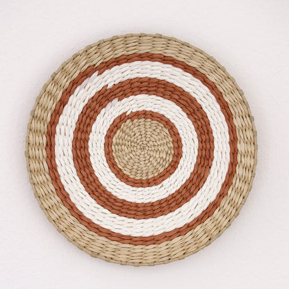 Deccaro Wandkorb Boho Terra orange groß, beige/weiß/orange gestreift. Auf dem Korb sind abwechselnd Ringe in den Farben beige, orange und weiß zu sehen