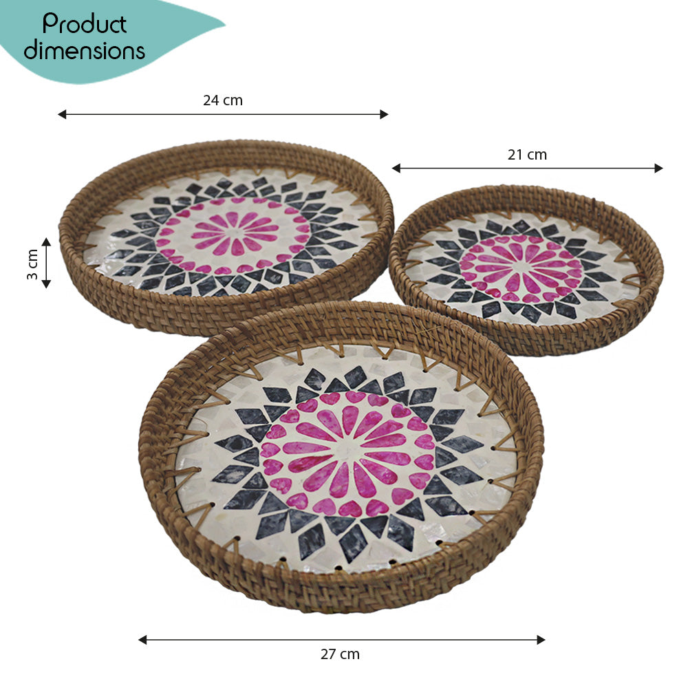 DECCARO Serviertablett Perlmutt, 3er Set mit drei unterschiedlichen Größen. Aus geflochtenem Rattan und kunstvollem Muschelmosaik im Inneren der Tabletts in den Farben Pink/Blau/Weiß. 