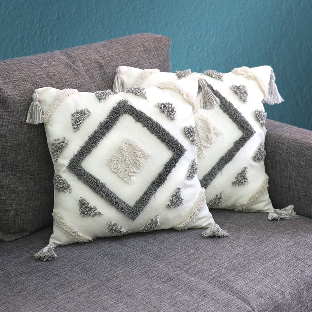 DECCARO Kissenhülle Hygge Diamond in weiß-grau im Boho-Style, Materialkombination aus natürlicher Textur und flauschigen Elementen sowie Dekopaspeln an den vier Ecken des Bezugs. 2 Stück, Größe 45 x 45 cm, quadratisch