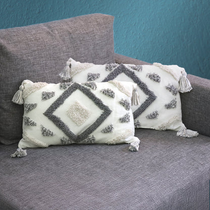 DECCARO Kissenhülle Hygge Diamond in weiß-grau im Boho-Style, Materialkombination aus natürlicher Textur und flauschigen Elementen sowie Dekopaspeln an den vier Ecken des Bezugs. 2 Stück, Größe 30 x 50 cm, rechteckig