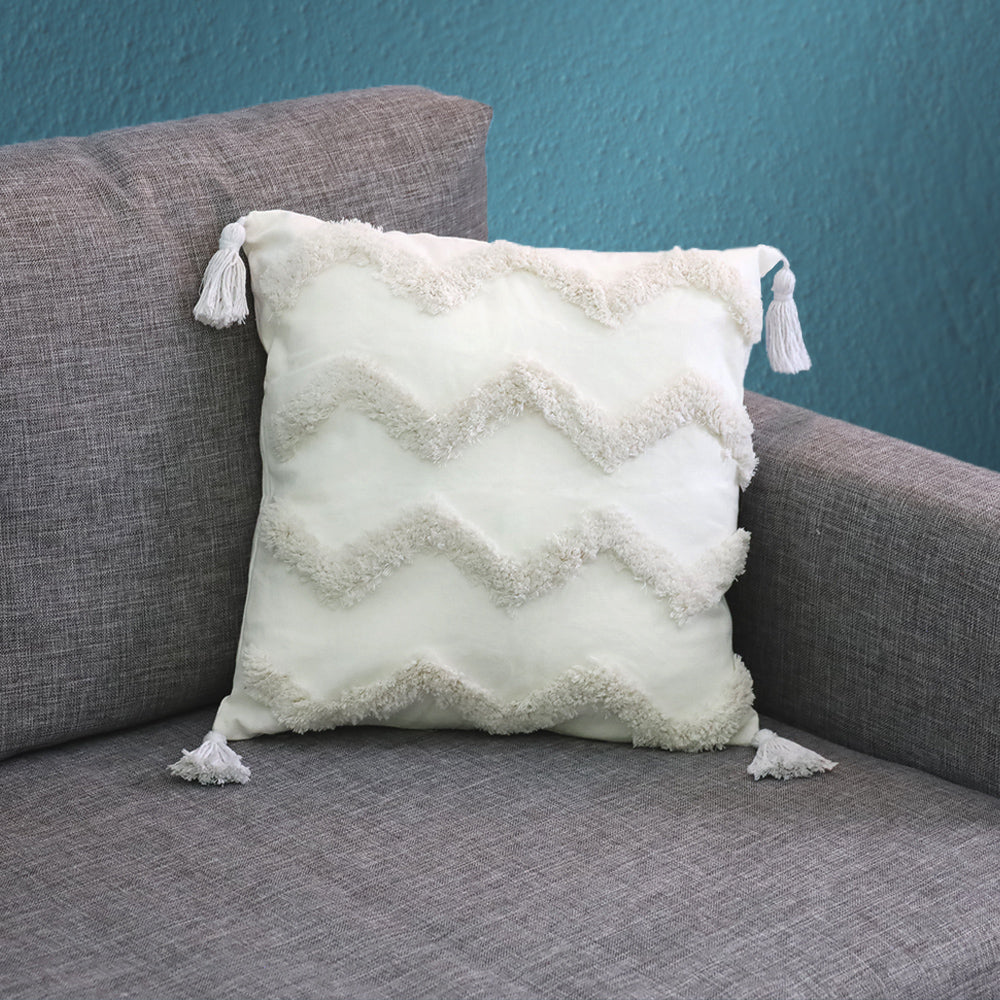 DECCARO Kissenhülle Hygge Zigzag in weiß, Materialkombination aus Polyester und Canvas sowie Dekopaspeln an den vier Ecken des Bezugs. 1 Stück, Größe 45 x 45 cm, quadratisch