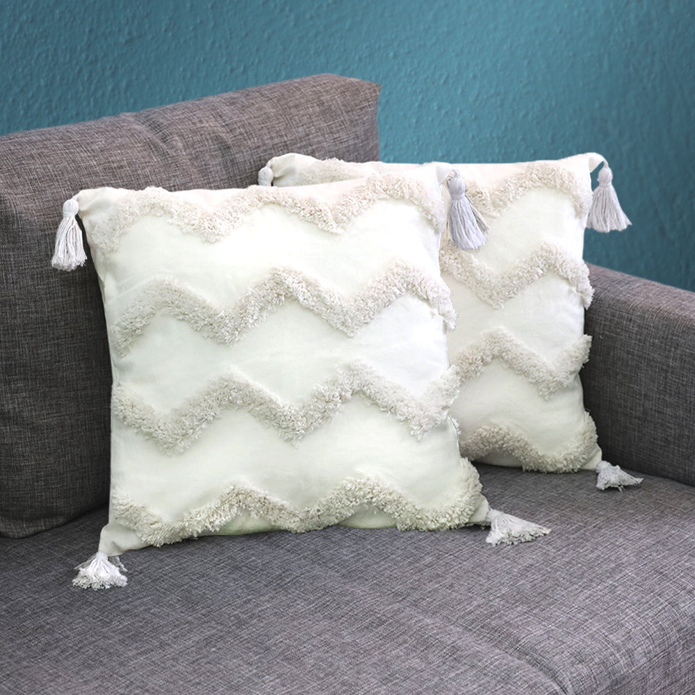 DECCARO Kissenhülle Hygge Zigzag in weiß, Materialkombination aus Polyester und Canvas sowie Dekopaspeln an den vier Ecken des Bezugs. 2 Stück, Größe 45 x 45 cm, quadratisch